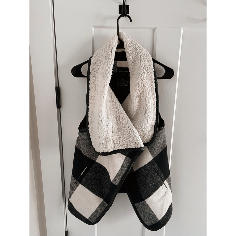 Women’s Love Tree Black and White Buffalo Plaid, Sherpa Lined Shawl Vest